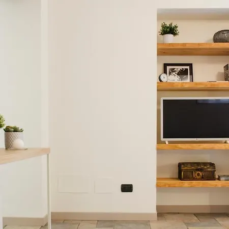 Apartment Charming & Modern Flat By Solutions Como