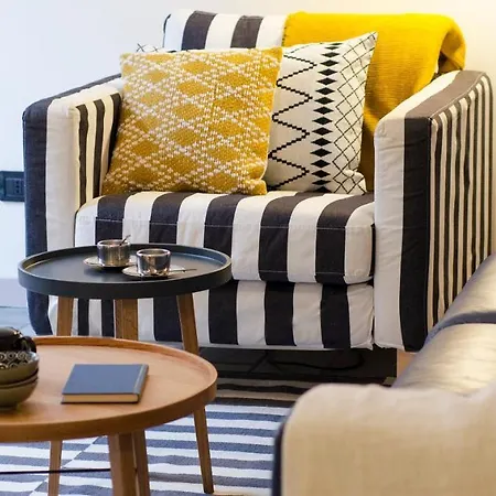 Charming & Modern Flat By Solutions * 코모