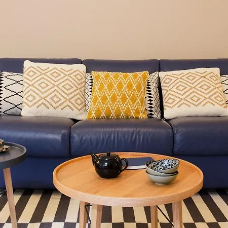 Charming & Modern Flat By Solutions 코모