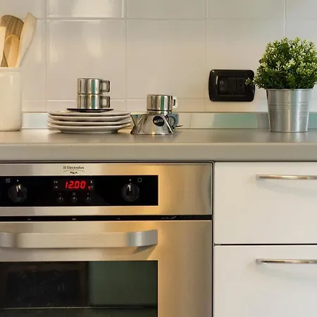 Charming & Modern Flat By Solutions * 코모