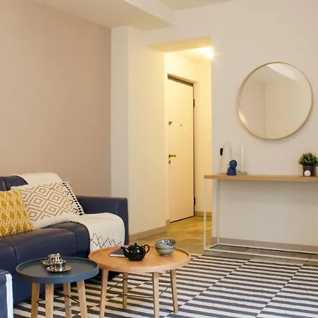 아파트 Charming & Modern Flat By Solutions