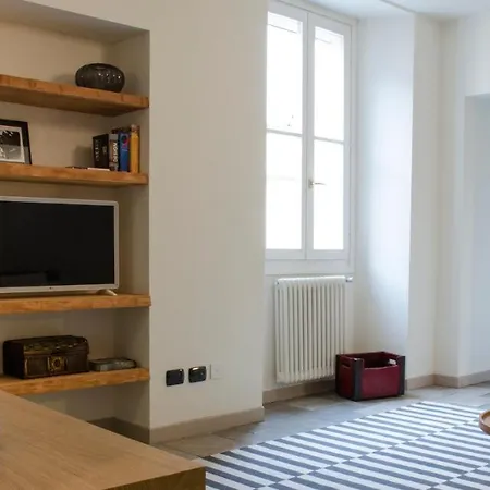 Charming & Modern Flat By Solutions Como