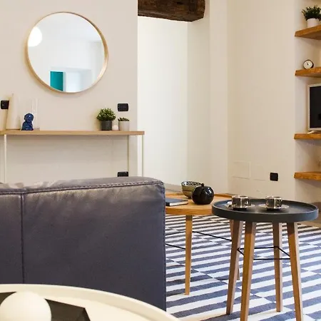 Charming & Modern Flat By Solutions * Como