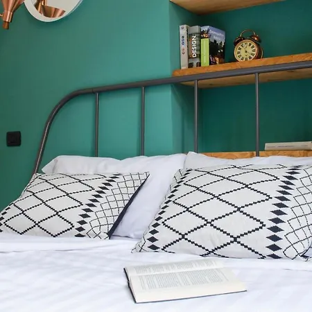 Charming & Modern Flat By Solutions